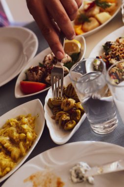 Geleneksel Türk ve Yunan yemek meze masası