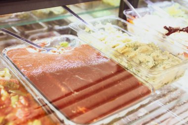 Geleneksel Türk ve Yunan yemek meze masası