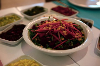 Geleneksel Türk ve Yunan yemek meze masası