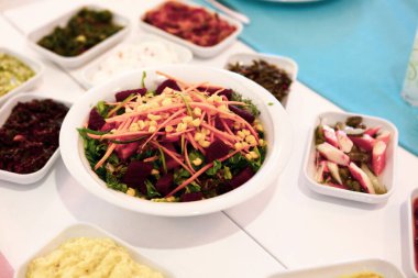 Geleneksel Türk ve Yunan yemek meze masası