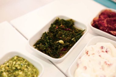 Geleneksel Türk ve Yunan yemek meze masası