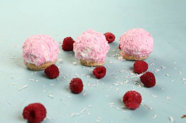 Koyu çikolata parçaları ile tanımlama