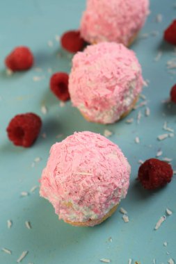 Koyu çikolata parçaları ile tanımlama