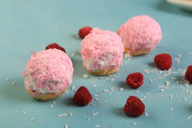 Koyu çikolata parçaları ile tanımlama