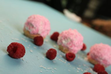 Koyu çikolata parçaları ile tanımlama