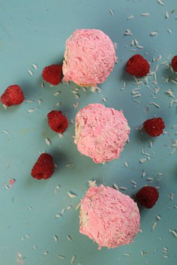 Koyu çikolata parçaları ile tanımlama