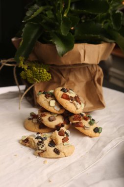 Koyu çikolata parçaları ile tanımlama