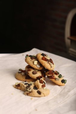 Koyu çikolata parçaları ile tanımlama