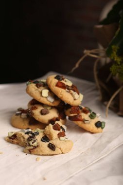 Koyu çikolata parçaları ile tanımlama