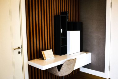 Modern oturma odasının içi.