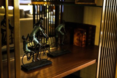 Modern oturma odasının içi.