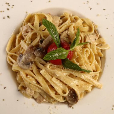 Lezzetli soslu lezzetli klasik İtalyan makarnası..