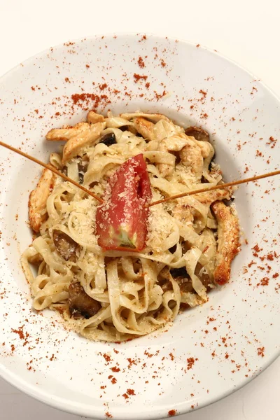 Sabroso Apetitoso Clásico Pasta Italiana Con Una Deliciosa Salsa — Foto de Stock