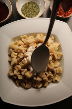 Türk mantı manlama plaka üzerinde