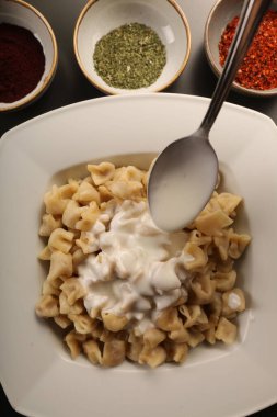 Türk mantı manlama plaka üzerinde