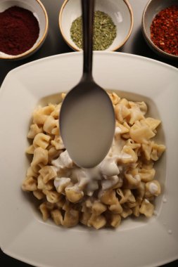 Türk mantı manlama plaka üzerinde