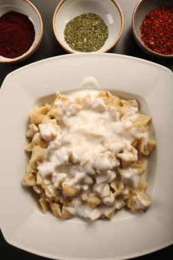 Türk mantı manlama plaka üzerinde