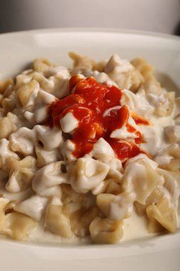 Türk mantı manlama plaka üzerinde