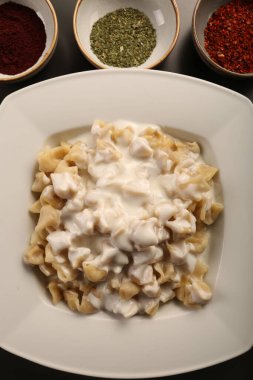 Türk mantı manlama plaka üzerinde