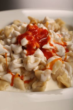 Türk mantı manlama plaka üzerinde