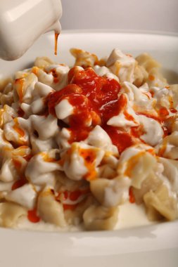 Türk mantı manlama plaka üzerinde