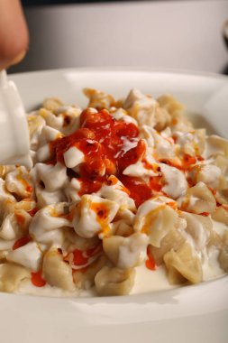 Türk mantı manlama plaka üzerinde