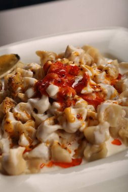 Türk mantı manlama plaka üzerinde