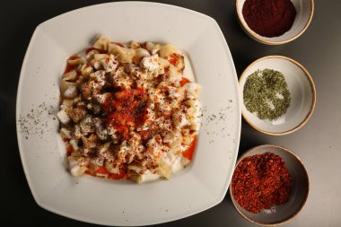 Türk mantı manlama plaka üzerinde