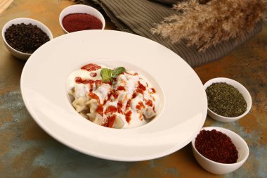 Türk mantı manlama plaka üzerinde