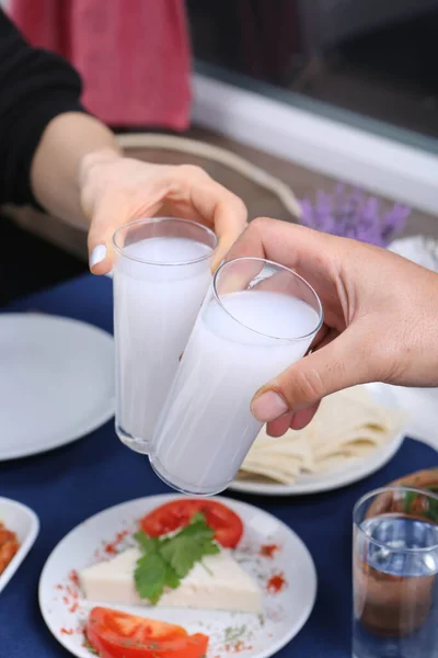 Mesa Comedor Tradicional Turca Griega Con Bebida Alcohólica Especial Raki — Foto de Stock