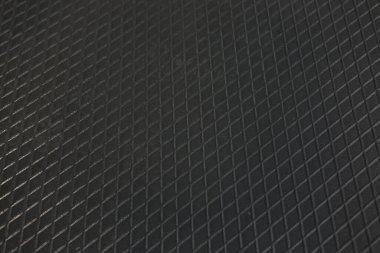 Siyah metal desenli çelik arka plan. Delinmiş metal levha.