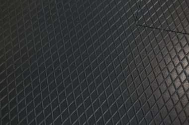 Siyah metal desenli çelik arka plan. Delinmiş metal levha.