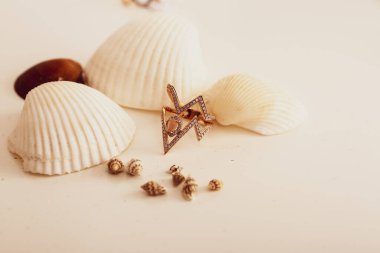 Elmas Mücevherler ve Moda Mücevherleri