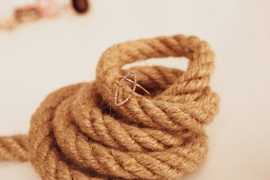 Elmas Mücevherler ve Moda Mücevherleri