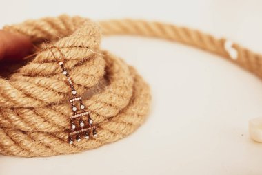 Elmas Mücevherler ve Moda Mücevherleri