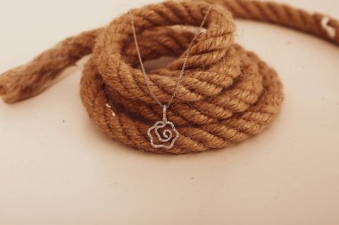 Elmas Mücevherler ve Moda Mücevherleri