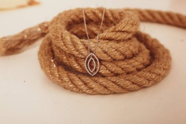 Elmas Mücevherler ve Moda Mücevherleri