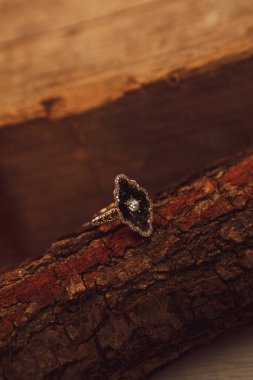 Elmas Mücevherler ve Moda Mücevherleri