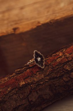 Elmas Mücevherler ve Moda Mücevherleri