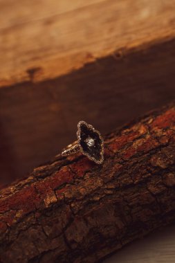 Elmas Mücevherler ve Moda Mücevherleri