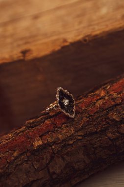 Elmas Mücevherler ve Moda Mücevherleri