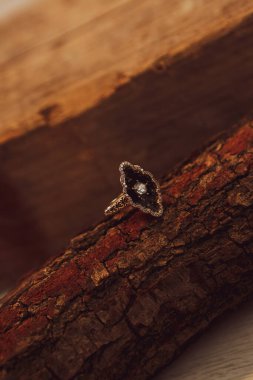 Elmas Mücevherler ve Moda Mücevherleri