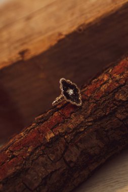 Elmas Mücevherler ve Moda Mücevherleri