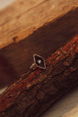 Elmas Mücevherler ve Moda Mücevherleri