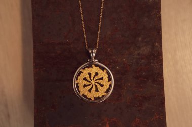 Elmas Mücevherler ve Moda Mücevherleri