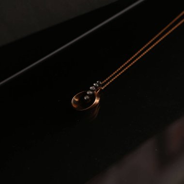 Elmas Mücevherler ve Moda Mücevherleri