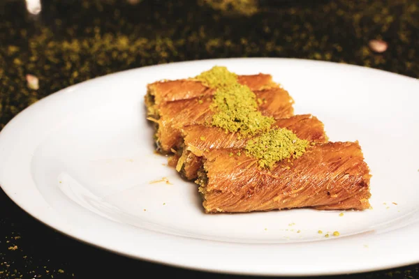 Kunefe Dessert Turc Kunafa Kadayif Avec Poudre Pistache Fromage Chaud — Photo