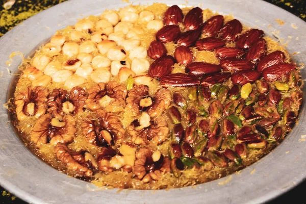 Turkish Dessert Kunefe Kunafa Kadayif Pistachio Powder Cheese Hot Eaten — Stock Photo, Image
