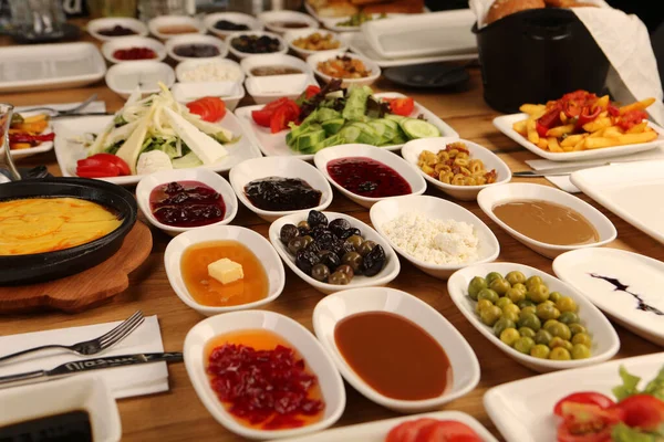 zengin ve leziz Türk Kahvaltı