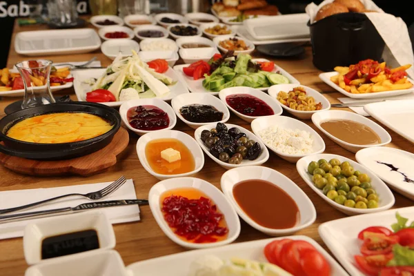 zengin ve leziz Türk Kahvaltı